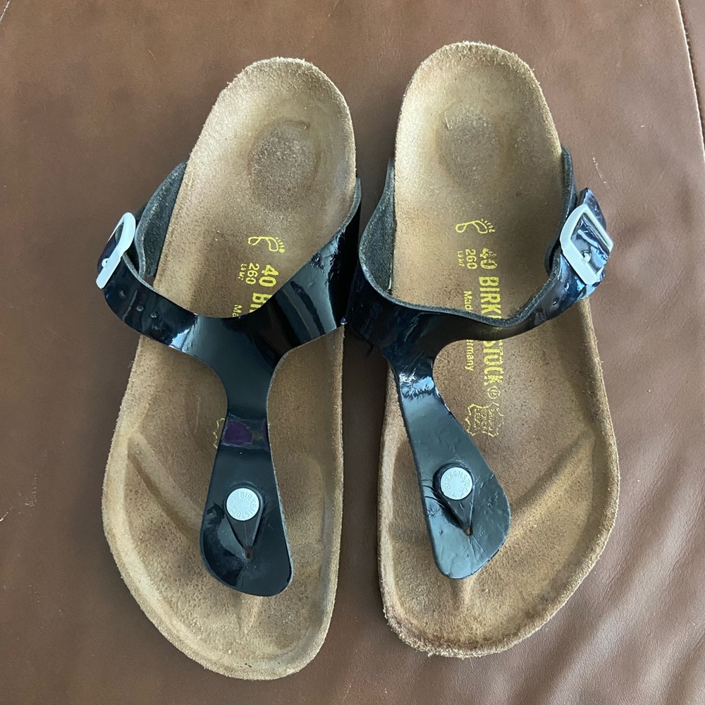 Birkenstock (40) Women’s Black Patent Gizeh with White Accents (dog bite marks)